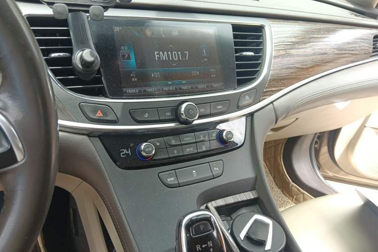 Used Buick LaCrosse 2016 Revised 20T Leading Edition Audio And AC Panel
