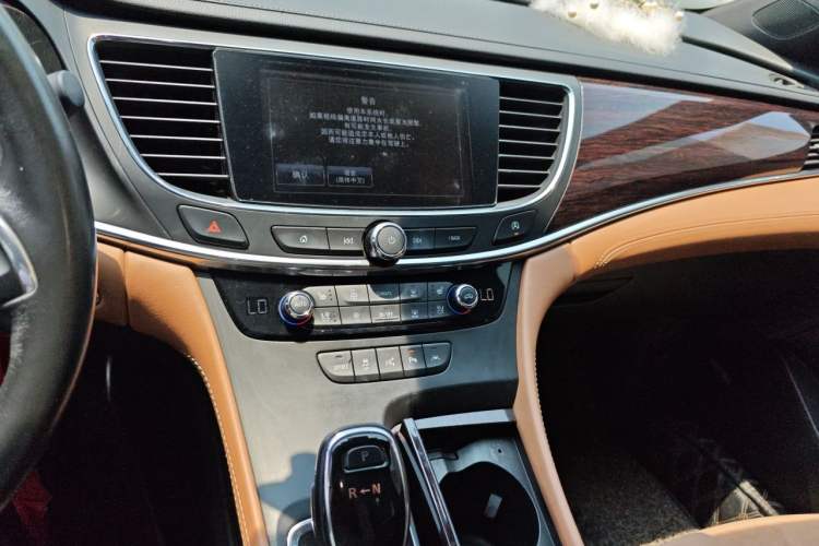 Used Buick LaCrosse 2016 28T Luxury Version Audio And AC Panel