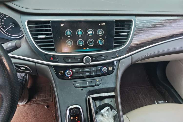 Used Buick LaCrosse 2016 20T Leading Model Audio And AC Panel