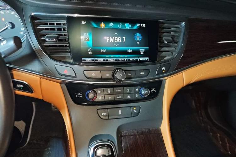 Used Buick LaCrosse 2016 20T Elite Edition Audio And AC Panel