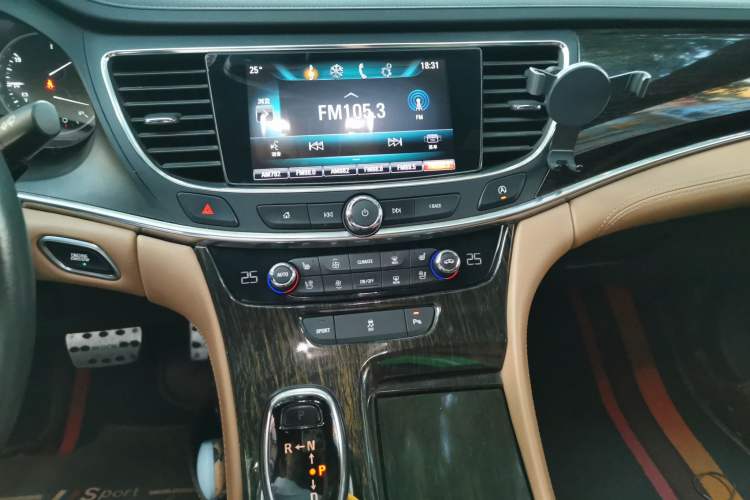 Used Buick LaCrosse 2016 20T Elite Edition Audio And AC Panel