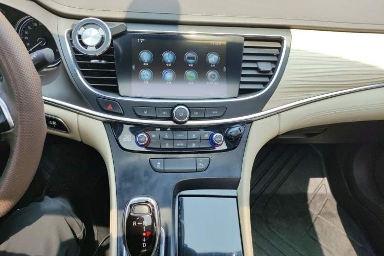 Used Buick LaCrosse 2016 30H Elite Edition Audio And AC Panel