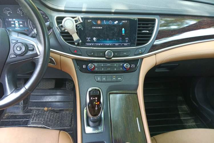 Used Buick LaCrosse 2016 28T Premium Edition Audio And AC Panel