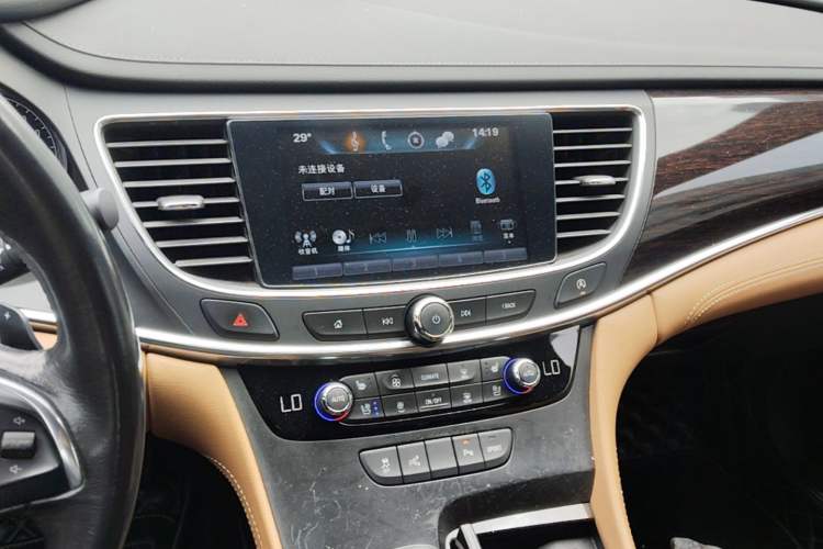 Used Buick LaCrosse 2016 28T Premium Edition Audio And AC Panel