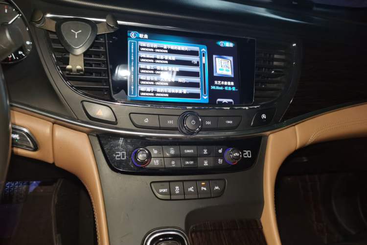 Used Buick LaCrosse 2016 28T Flagship Model Audio And AC Panel