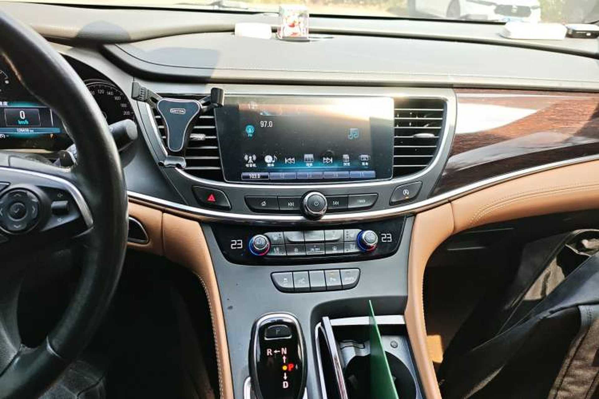 Used Buick LaCrosse 2016 28T Premium Edition Audio And AC Panel