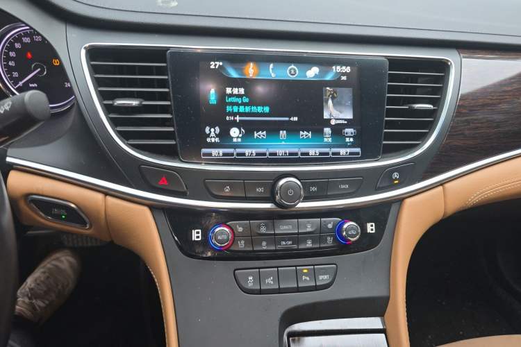 Used Buick LaCrosse 2016 28T Premium Edition Audio And AC Panel