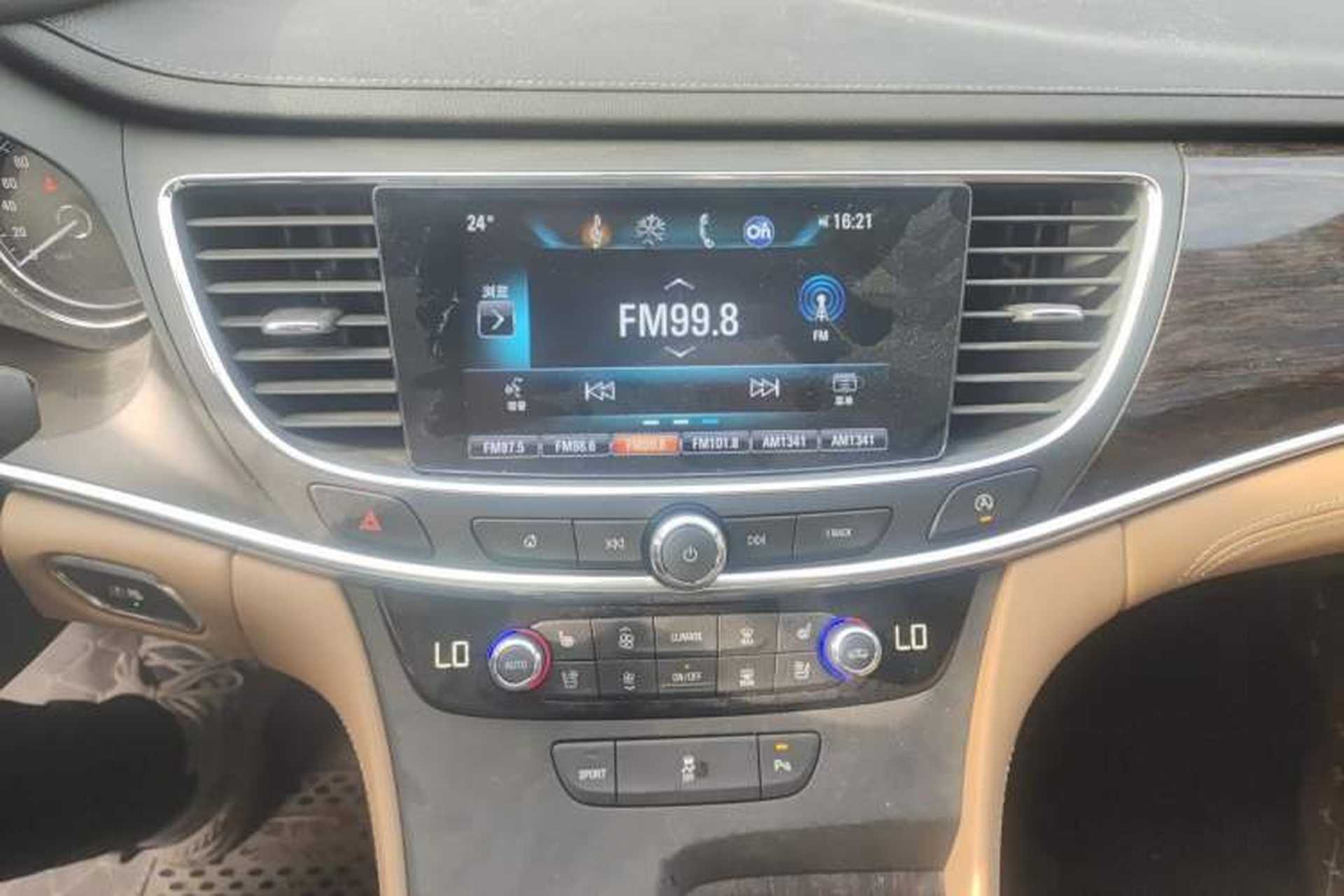 Used Buick LaCrosse 2016 28T Elite Model Audio And AC Panel