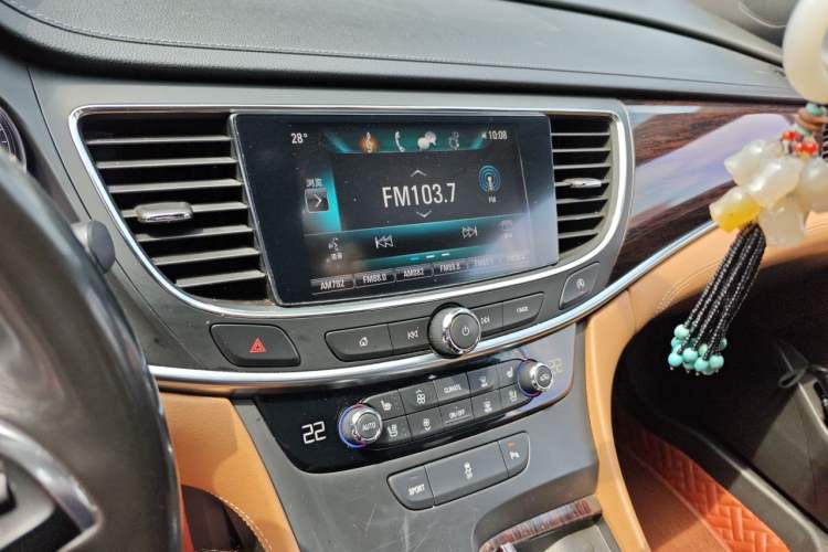 Used Buick LaCrosse 2016 20T Elite Edition Audio And AC Panel