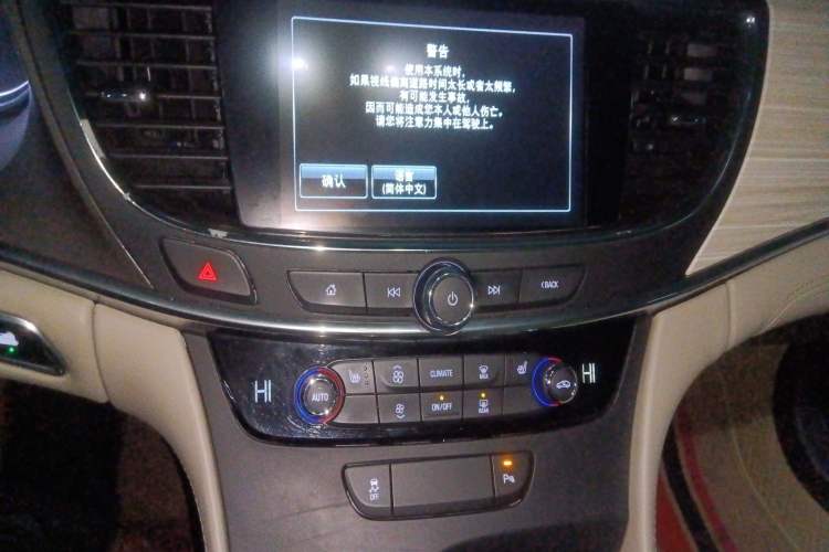 Used Buick LaCrosse 2016 30H Elite Edition Audio And AC Panel