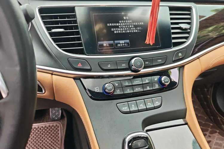 Used Buick LaCrosse 2016 28T Luxury Version Audio And AC Panel