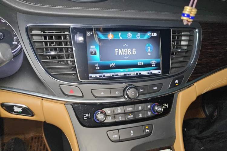 Used Buick LaCrosse 2016 20T Elite Edition Audio And AC Panel