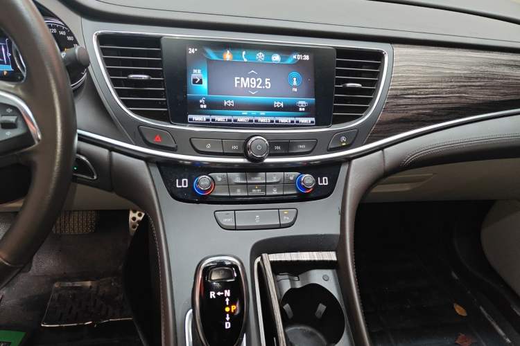 Used Buick LaCrosse 2016 20T Leading Model Audio And AC Panel