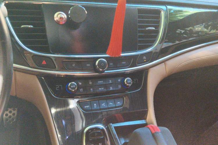 Used Buick LaCrosse 2016 20T Luxury Model Audio And AC Panel