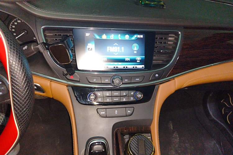 Used Buick LaCrosse 2016 20T Elite Edition Audio And AC Panel