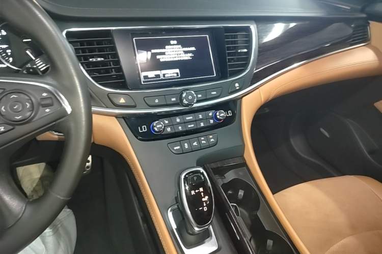 Used Buick LaCrosse 2016 28T Luxury Version Audio And AC Panel