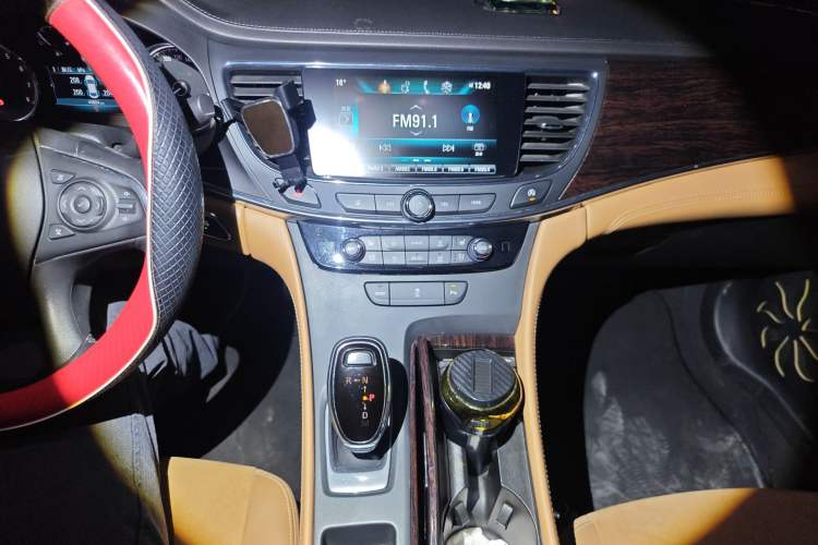 Used Buick LaCrosse 2016 20T Elite Edition Audio And AC Panel