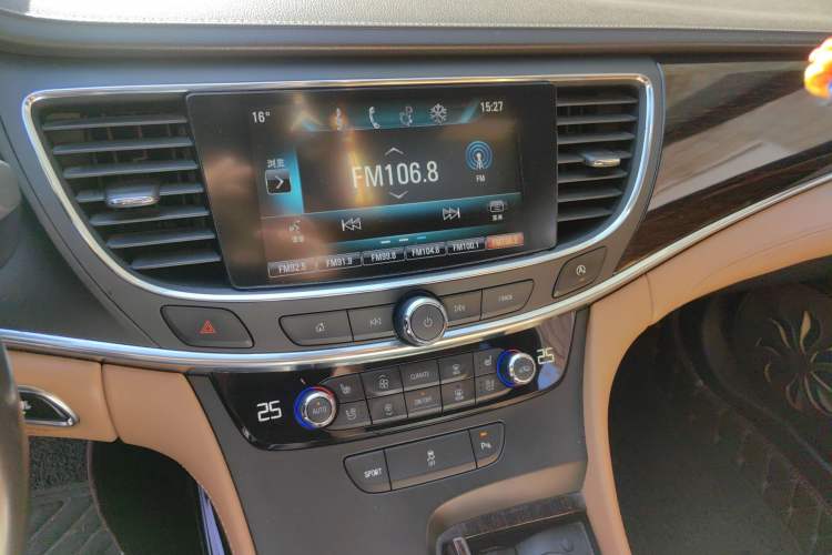 Used Buick LaCrosse 2016 20T Elite Edition Audio And AC Panel