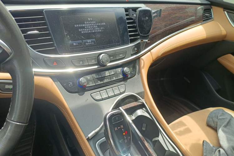 Used Buick LaCrosse 2016 28T Luxury Version Audio And AC Panel