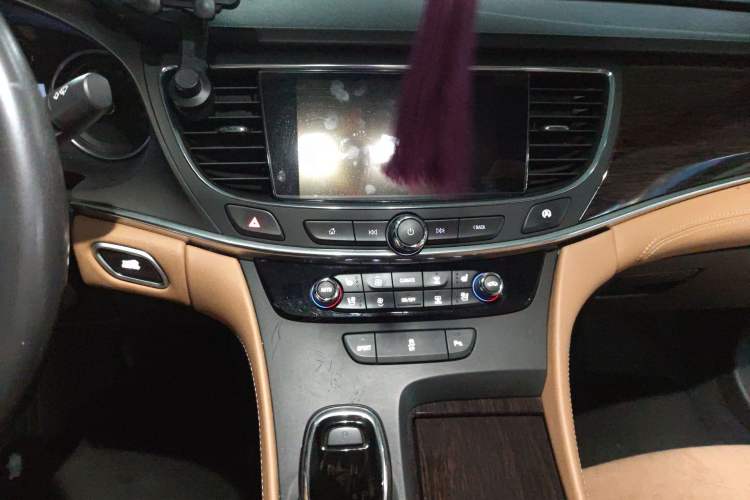 Used Buick LaCrosse 2016 20T Elite Edition Audio And AC Panel