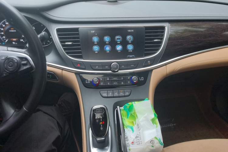 Used Buick LaCrosse 2016 28T Luxury Version Audio And AC Panel