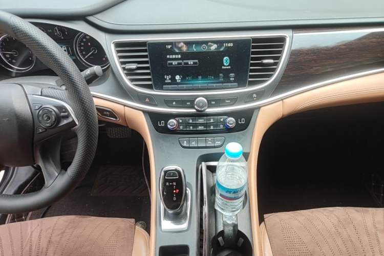 Used Buick LaCrosse 2016 28T Premium Edition Audio And AC Panel