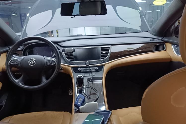 Used Buick LaCrosse 2016 28T Luxury Version Center Console