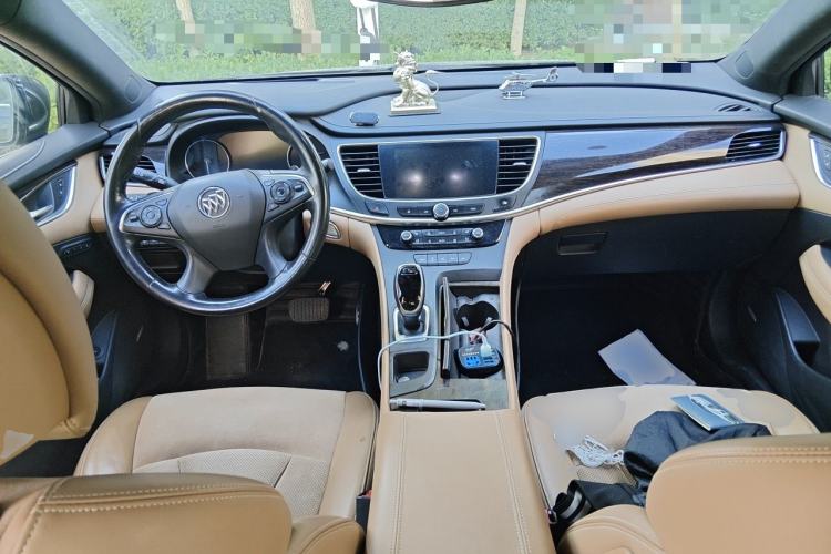 Used Buick LaCrosse 2016 28T Luxury Version Center Console