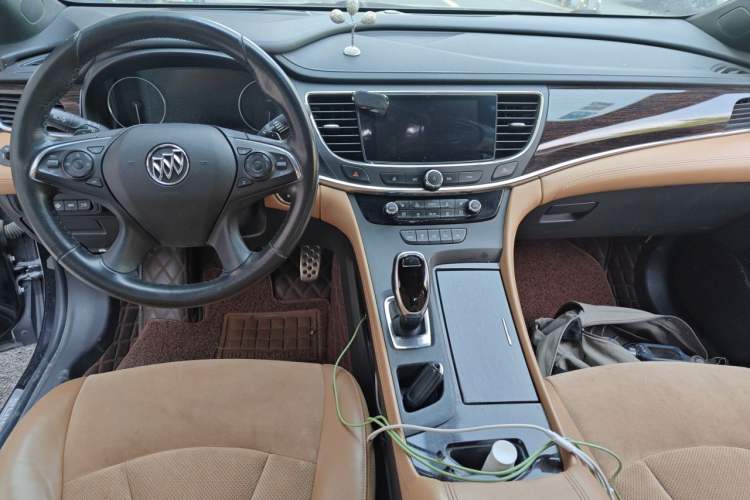 Used Buick LaCrosse 2016 20T Luxury Model Center Console