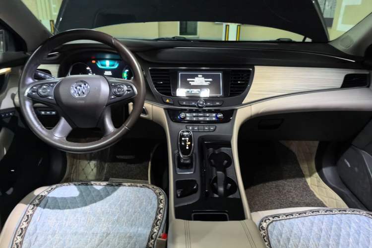 Used Buick LaCrosse 2016 30H Luxury Version Center Console