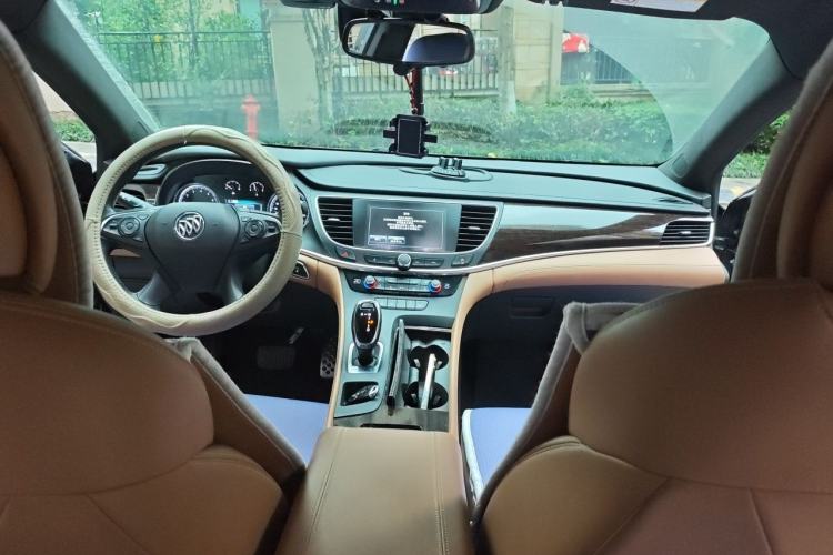 Used Buick LaCrosse 2016 28T Premium Edition Center Console