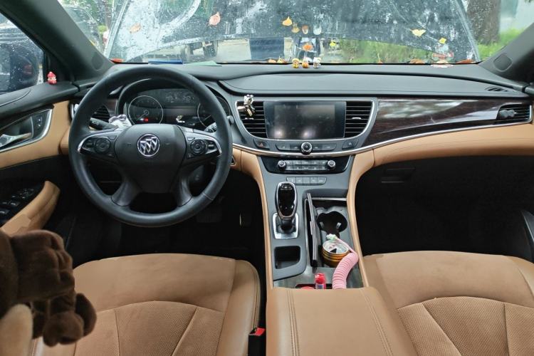 Used Buick LaCrosse 2016 28T Premium Edition Center Console