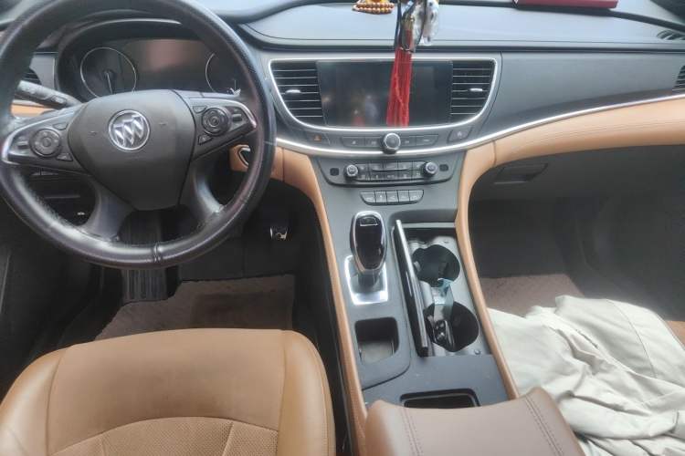 Used Buick LaCrosse 2016 20T Luxury Model Center Console