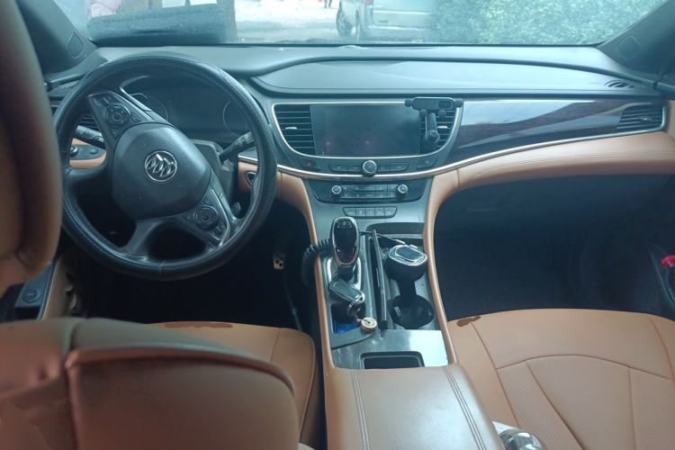 Used Buick LaCrosse 2016 20T Luxury Model Center Console