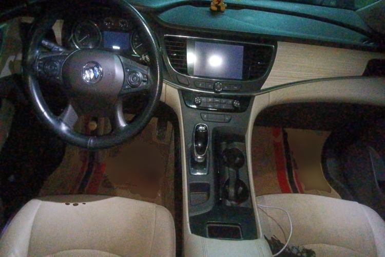 Used Buick LaCrosse 2016 30H Elite Edition Center Console