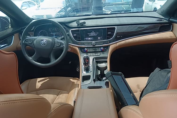 Used Buick LaCrosse 2016 28T Premium Edition Center Console