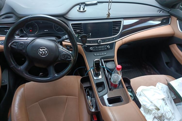 Used Buick LaCrosse 2016 28T Premium Edition Center Console