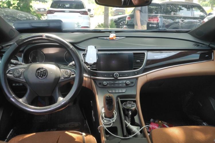 Used Buick LaCrosse 2016 28T Luxury Version Center Console