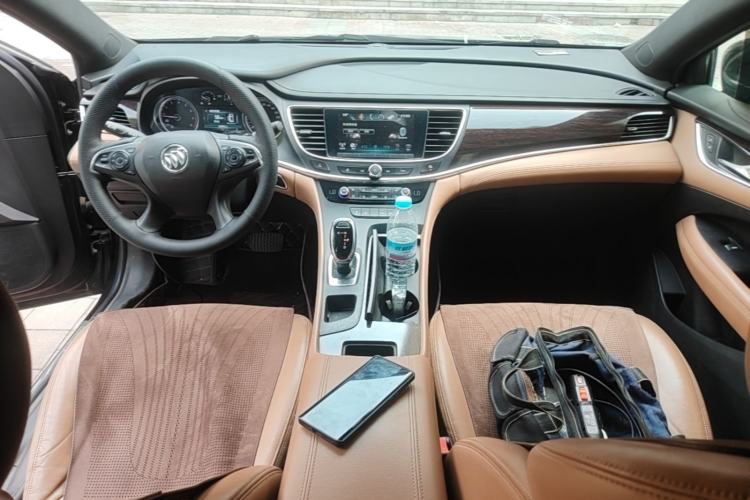 Used Buick LaCrosse 2016 28T Premium Edition Center Console