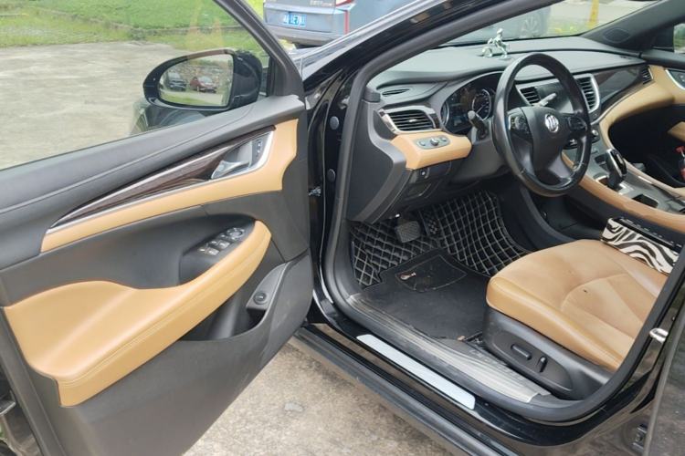 Used Buick LaCrosse 2016 28T Premium Edition Driver Seat