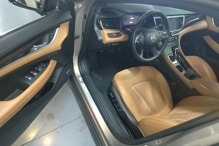 Used Buick LaCrosse 2016 28T Luxury Version Driver Seat