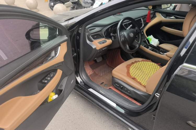 Used Buick LaCrosse 2016 28T Luxury Version Driver Seat