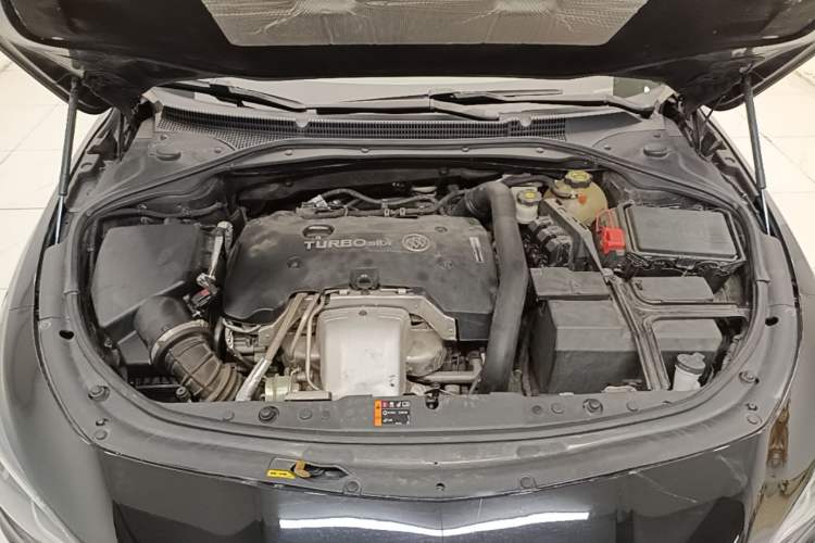 Used Buick LaCrosse 2016 28T Luxury Version Engine Bay