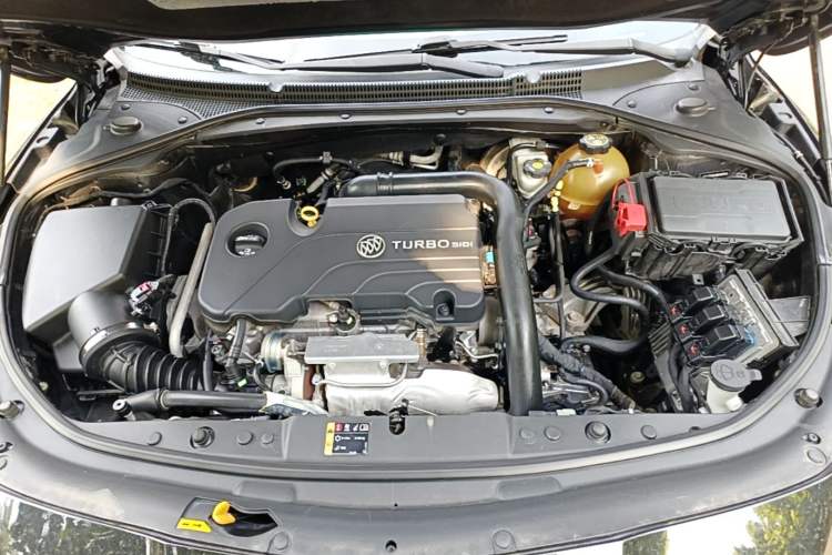 Used Buick LaCrosse 2016 20T Elite Edition Engine Bay
