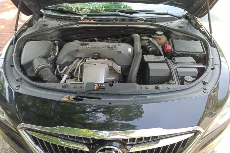 Used Buick LaCrosse 2016 28T Premium Edition Engine Bay
