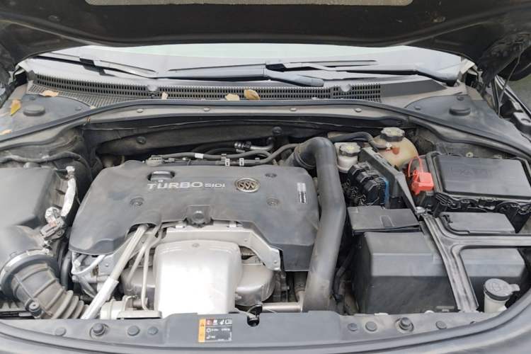 Used Buick LaCrosse 2016 28T Premium Edition Engine Bay