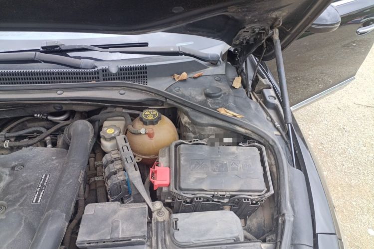 Used Buick LaCrosse 2016 Revised Version 28T Elite Edition Engine Bay Left