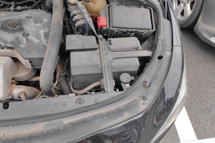 Used Buick LaCrosse 2016 28T Luxury Version Engine Bay Left