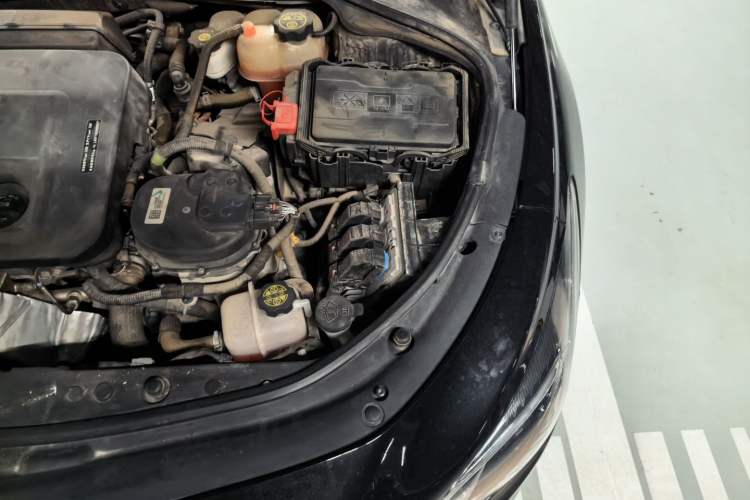 Used Buick LaCrosse 2016 30H Luxury Version Engine Bay Left