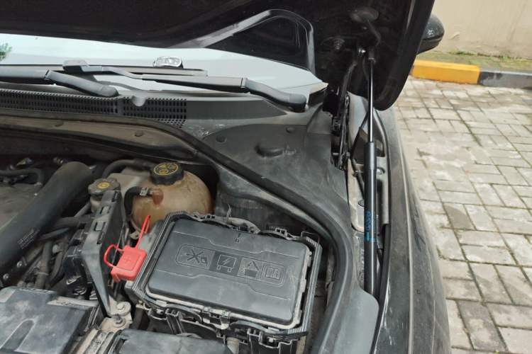 Used Buick LaCrosse 2016 28T Premium Edition Engine Bay Left